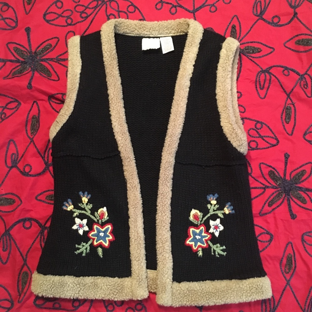 Vtg embroidered chunky knit vest w Sherpa trim M